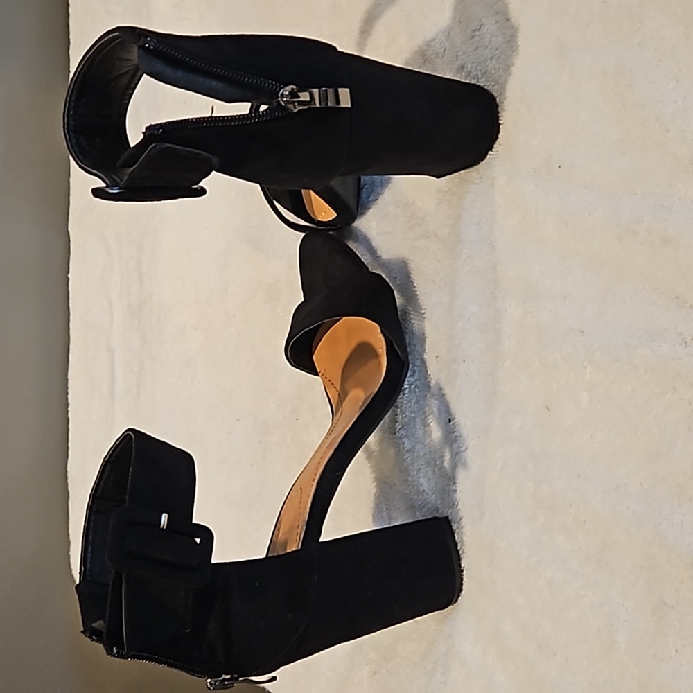 Heels - Picture 3 of 5